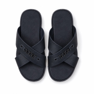 Luxury  Black Chain Accent Leather Flip Flop Sandals